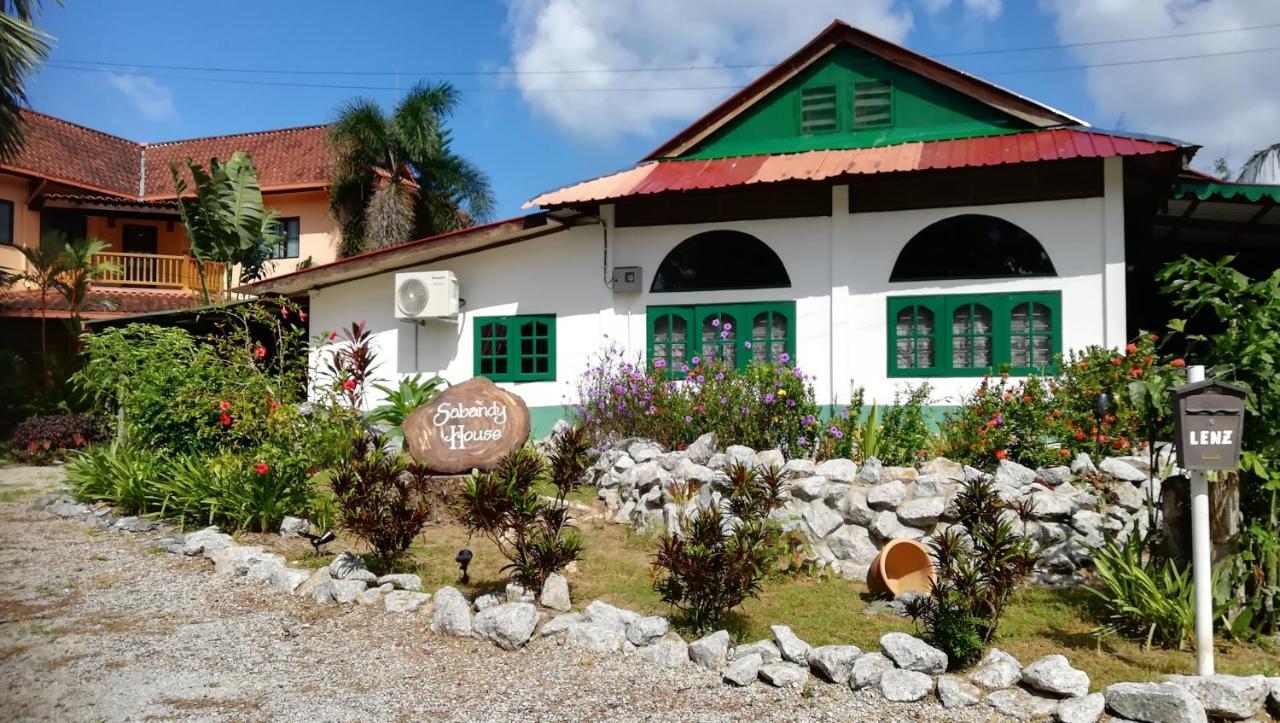Sabandy House B&B Padang Mat Sirat Exteriör bild