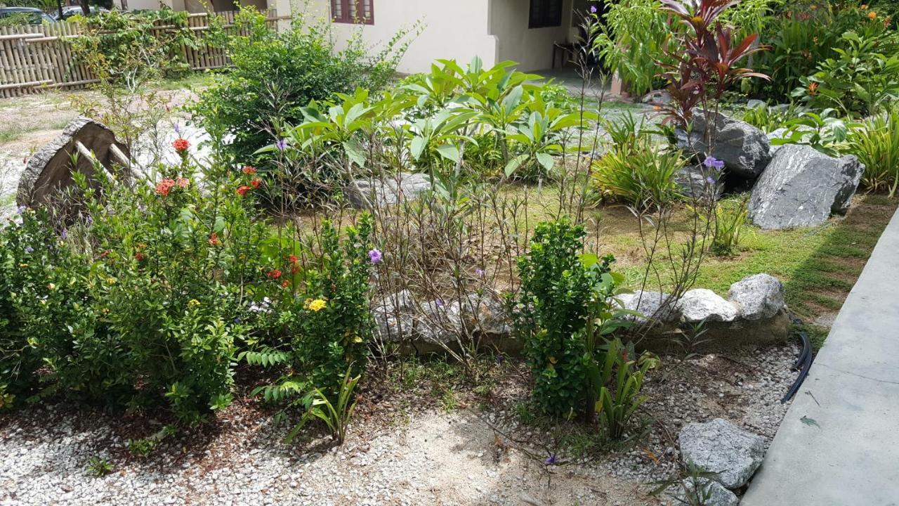 Sabandy House B&B Padang Mat Sirat Exteriör bild